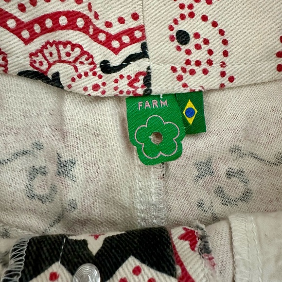 FARM Rio. Scalloped edge button up shorts! Used/like new condition. Size M. Boho - Picture 5 of 7